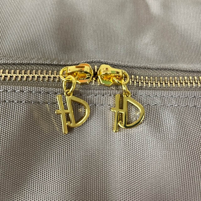 Hello Doggie Porsha Dog Carrier - Zipper closeup